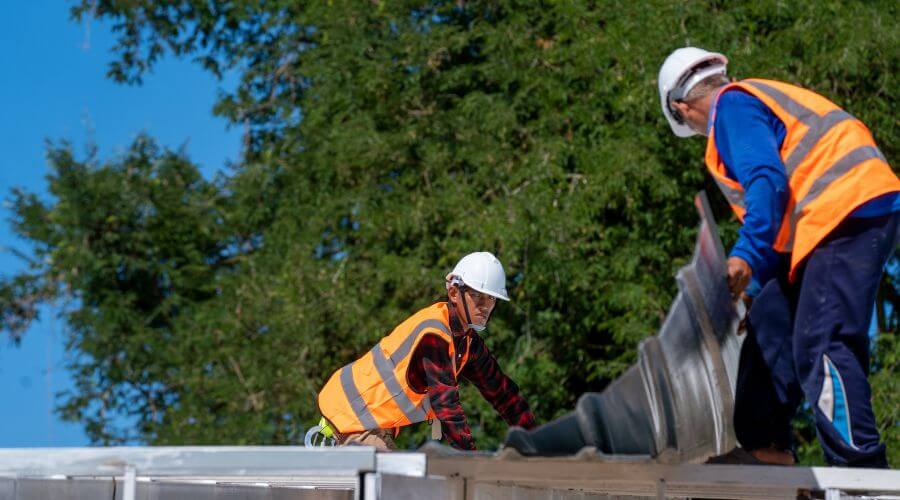 Professional gutter cleaning in Springville, CA